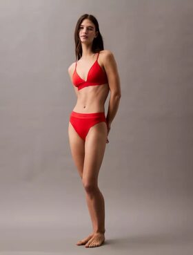 Bikini con logotipo moderno para las partes de abajo Bikini con logotipo moderno para las partes de abajo