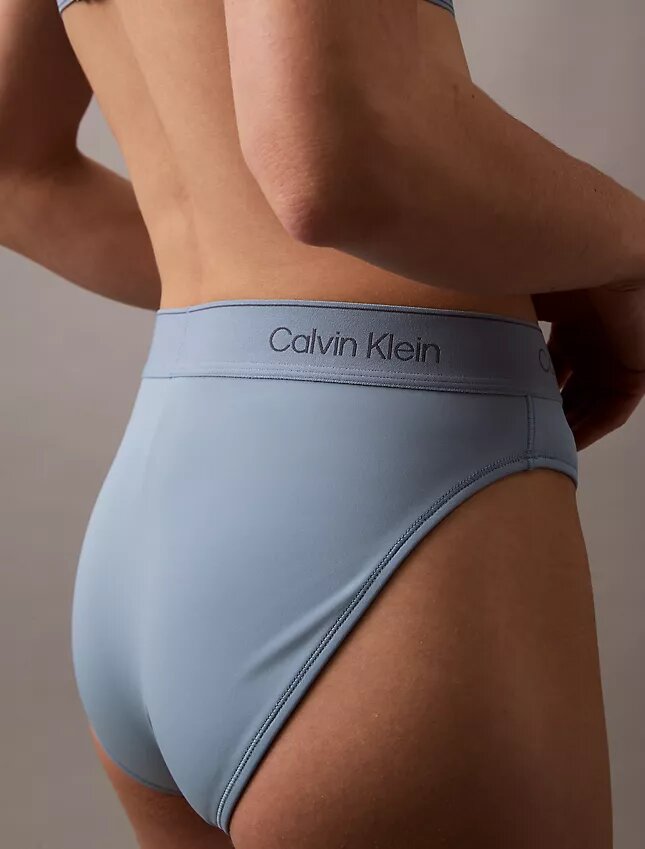 Bikini con logotipo moderno para las partes de abajo Bikini con logotipo moderno para las partes de abajo