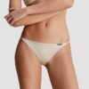 Bikini con partes de abajo estructurales Bikini con partes de abajo estructurales