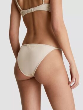 Bikini con partes de abajo estructurales
