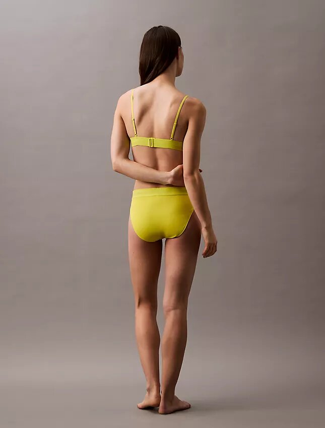 Bikini de baño con logotipo moderno para las partes de abajo Bikini de baño con logotipo moderno para las partes de abajo
