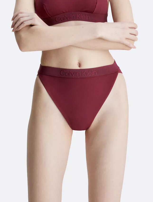 Bikini de cintura alta en tonos similares a los de las partes de abajo Bikini de cintura alta en tonos similares a los de las partes de abajo