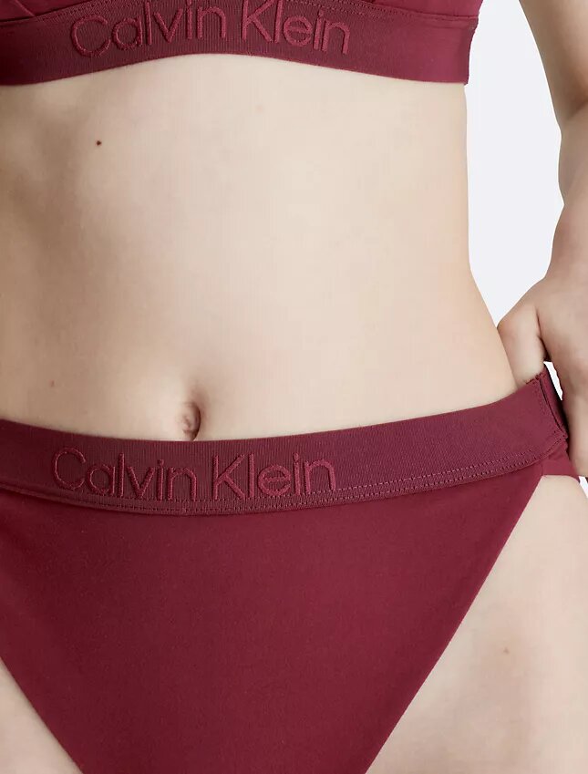 Bikini de cintura alta en tonos similares a los de las partes de abajo Bikini de cintura alta en tonos similares a los de las partes de abajo