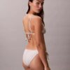 Bikini de color liso con lazos laterales en las partes de abajo Bikini de color liso con lazos laterales en las partes de abajo