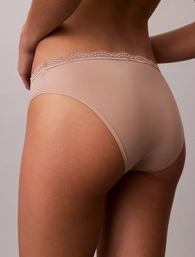 Bikini de microfibra elástica con encaje Bikini de microfibra elástica con encaje