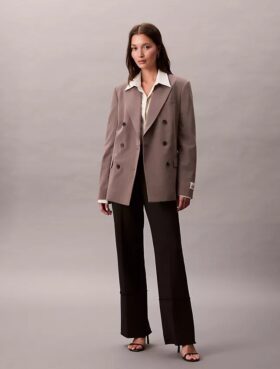 Blazer de doble botonadura en mezcla de gabardina de lana Blazer de doble botonadura en mezcla de gabardina de lana