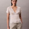 Blusa de satén estampado con cuello en V