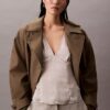 Blusa de satén estampado con cuello en V