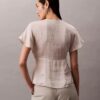 Blusa de satén estampado con cuello en V