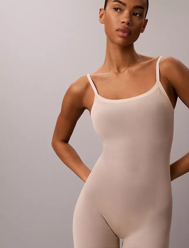 Body minimalista de malla hasta la mitad del muslo Body minimalista de malla hasta la mitad del muslo