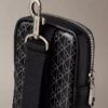 Bolsa con cremallera y logotipo en todo el diseño Bolsa con cremallera y logotipo en todo el diseño