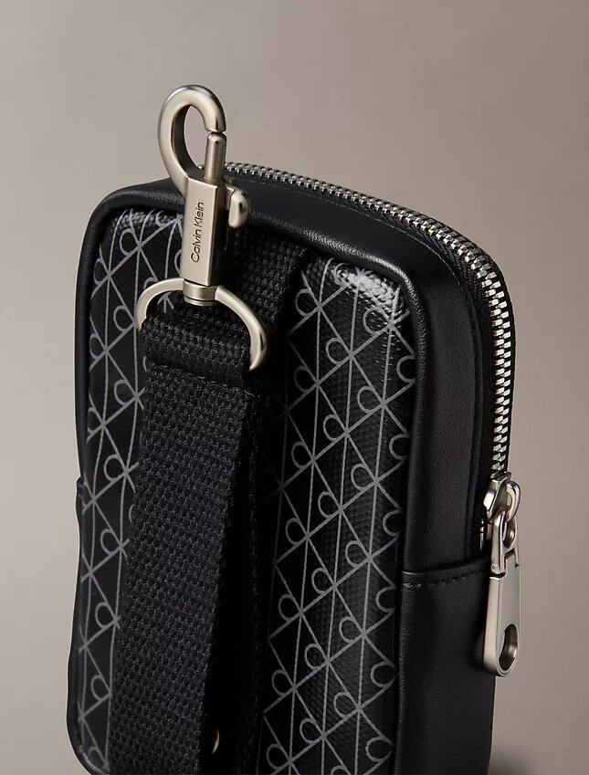 Bolsa con cremallera y logotipo en todo el diseño Bolsa con cremallera y logotipo en todo el diseño