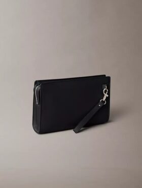 Bolsa con logotipo en relieve Bolsa con logotipo en relieve