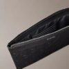 Bolsa con logotipo en relieve Bolsa con logotipo en relieve