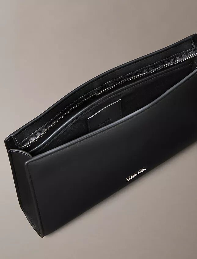 Bolsa con logotipo en relieve Bolsa con logotipo en relieve