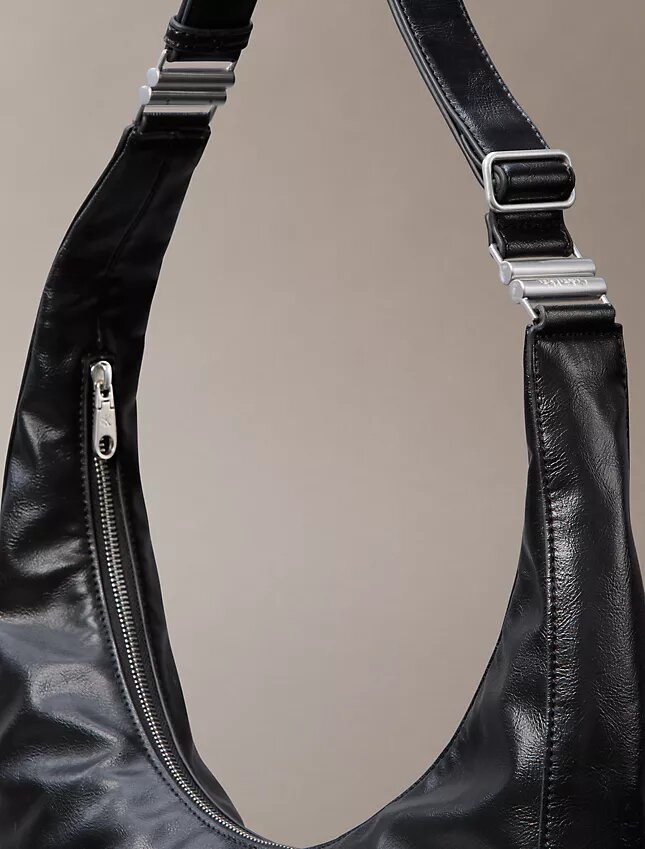 Bolso bandolera convertible con forma curvada Bolso bandolera convertible con forma curvada
