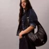 Bolso bandolera convertible con forma curvada Bolso bandolera convertible con forma curvada