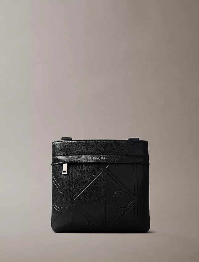 Bolso cruzado con logotipo en relieve Bolso cruzado con logotipo en relieve