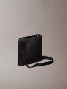 Bolso cruzado con logotipo en relieve