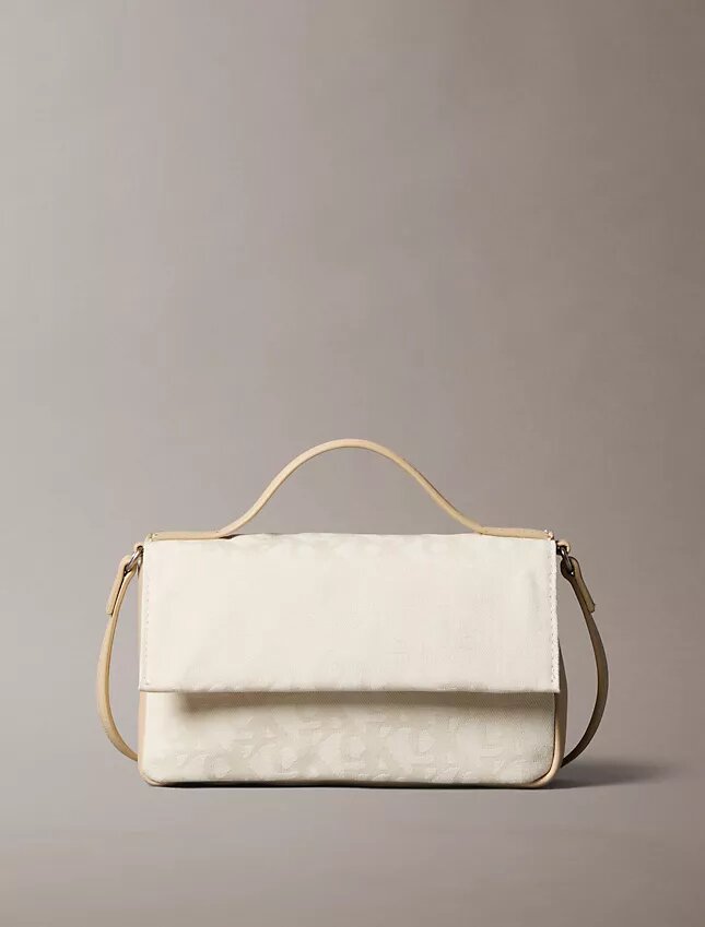 Bolso cruzado con solapa y Monogram integral Bolso cruzado con solapa y Monogram integral