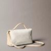 Bolso cruzado con solapa y Monogram integral Bolso cruzado con solapa y Monogram integral