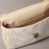 Bolso cruzado con solapa y Monogram integral Bolso cruzado con solapa y Monogram integral