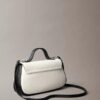 Bolso de hombro con asa de lona Monogram Bolso de hombro con asa de lona Monogram