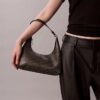 Bolso de hombro con logotipo estampado Bolso de hombro con logotipo estampado