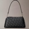 Bolso de hombro con logotipo Monogram plisado Bolso de hombro con logotipo Monogram plisado