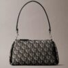 Bolso de hombro con logotipo Monogram plisado Bolso de hombro con logotipo Monogram plisado