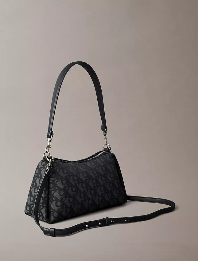 Bolso de hombro con logotipo Monogram plisado Bolso de hombro con logotipo Monogram plisado