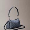 Bolso de hombro con logotipo Monogram plisado Bolso de hombro con logotipo Monogram plisado