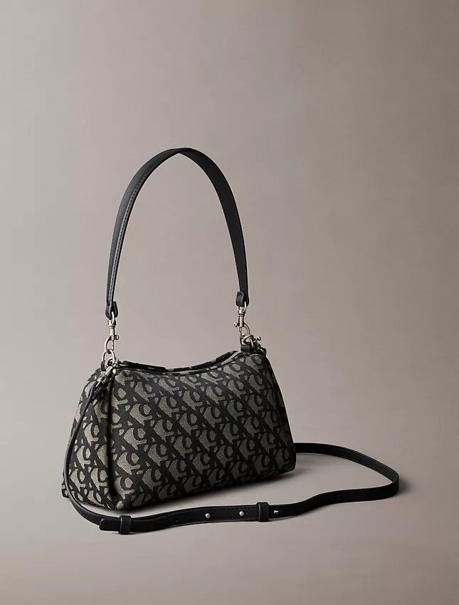 Bolso de hombro con logotipo Monogram plisado Bolso de hombro con logotipo Monogram plisado