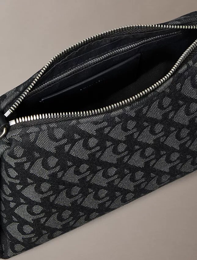 Bolso de hombro con logotipo Monogram plisado Bolso de hombro con logotipo Monogram plisado