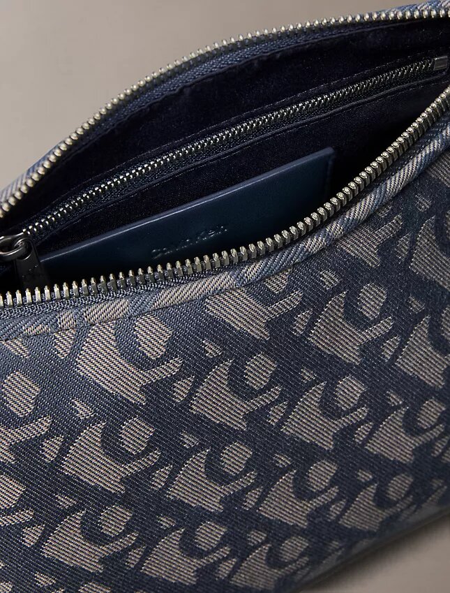 Bolso de hombro con logotipo Monogram plisado Bolso de hombro con logotipo Monogram plisado