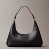 Bolso de hombro con logotipo perforado Bolso de hombro con logotipo perforado