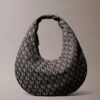 Bolso de hombro con media luna y Monogram integral Bolso de hombro con media luna y Monogram integral