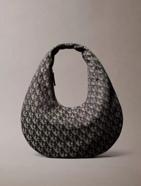 Bolso de hombro con media luna y Monogram integral