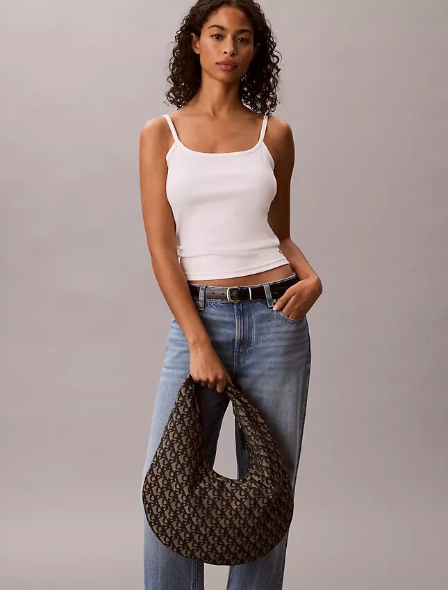 Bolso de hombro con media luna y Monogram integral Bolso de hombro con media luna y Monogram integral