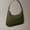 Bolso de hombro con Monogram en relieve Bolso de hombro con Monogram en relieve