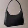 Bolso de hombro con Monogram en relieve Bolso de hombro con Monogram en relieve