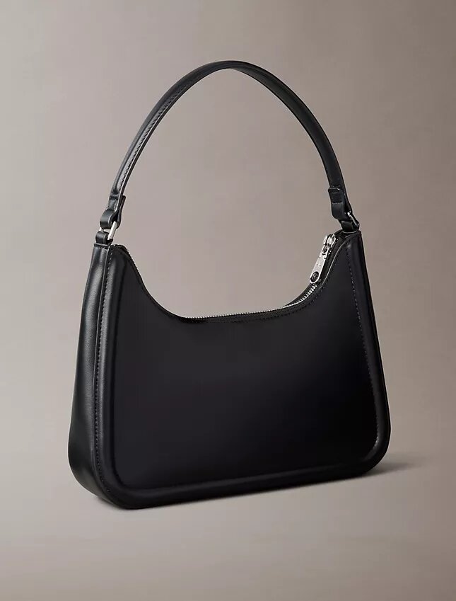 Bolso de hombro con Monogram en relieve Bolso de hombro con Monogram en relieve