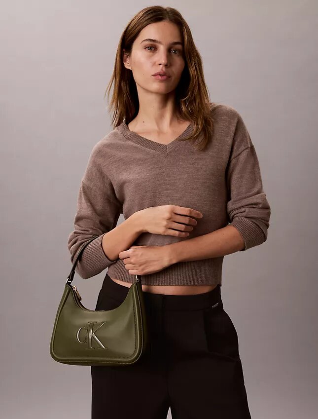 Bolso de hombro con Monogram en relieve Bolso de hombro con Monogram en relieve