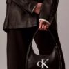 Bolso de hombro con Monogram en relieve Bolso de hombro con Monogram en relieve