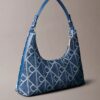 Bolso de hombro de Denim con logotipo en todo el diseño