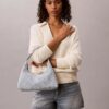 Bolso de hombro de Denim con logotipo en todo el diseño