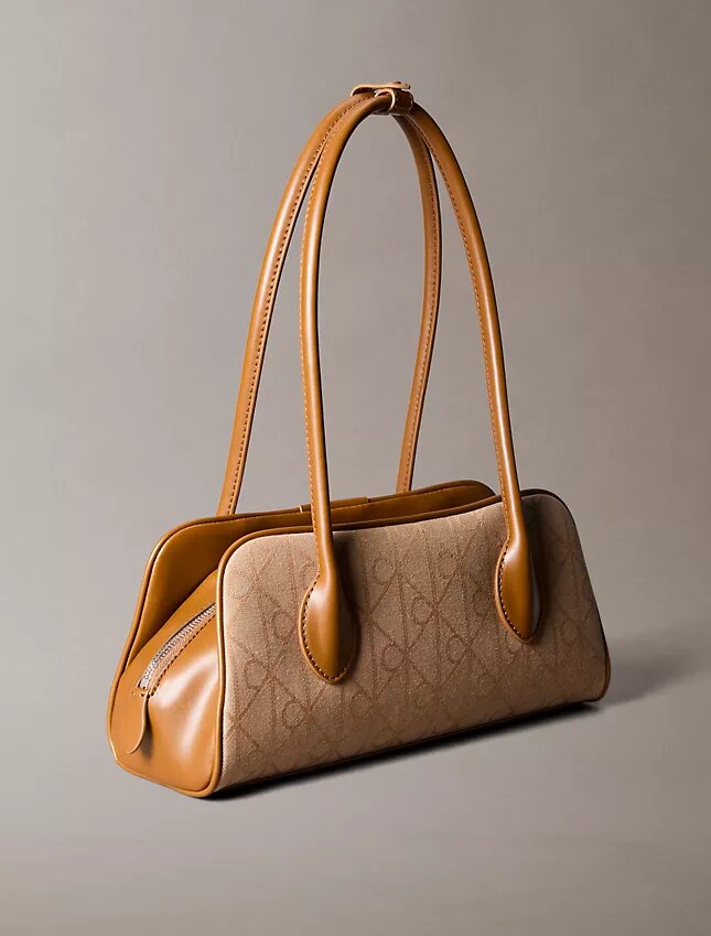 Bolso de hombro de jacquard con el logotipo del emblema por toda la superficie Bolso de hombro de jacquard con el logotipo del emblema por toda la superficie