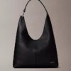 Bolso de hombro mediano de cuero holgado Bolso de hombro mediano de cuero holgado