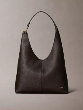 Bolso de hombro mediano de cuero holgado