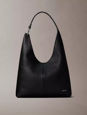 Bolso de hombro mediano de cuero holgado